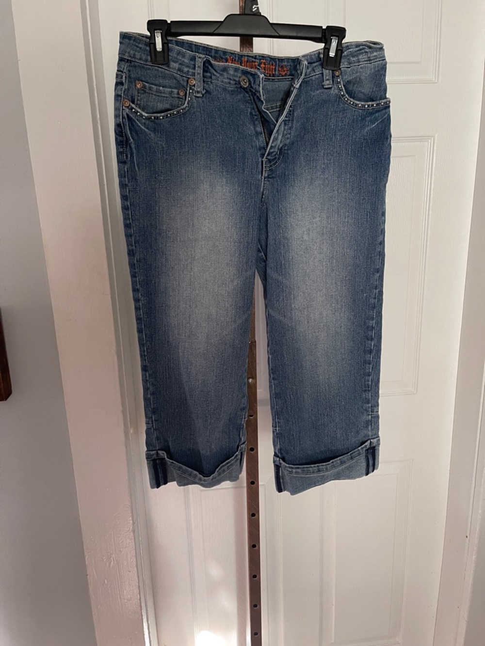 Women's Cropped Mid-Rise Blue Denim Capri Jeans